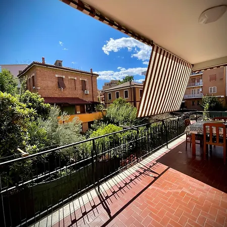 Domus Urbani Apartment *